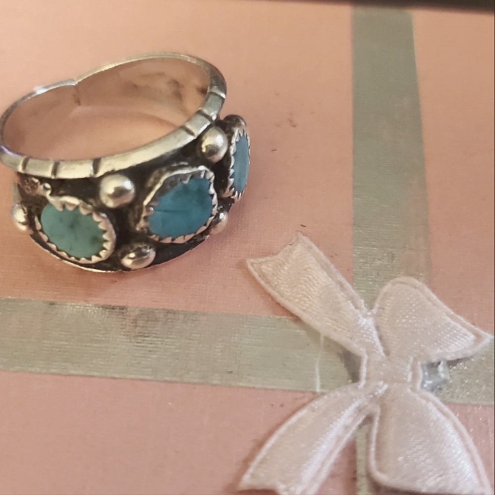 Unique turquoise ring size 7-8.